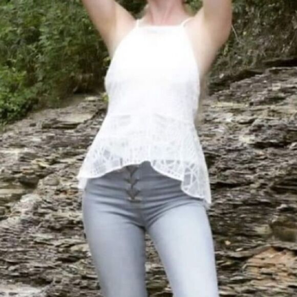 ‎Lace Criss Cross Tank Top - Picture 5 of 13